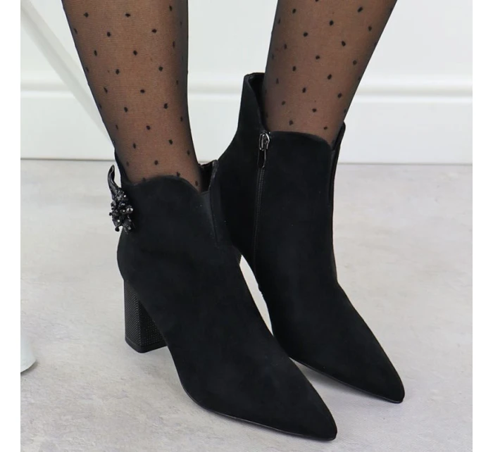 Dámské kožené kozačky s ozdobným podpatkem S.Barski 52-686