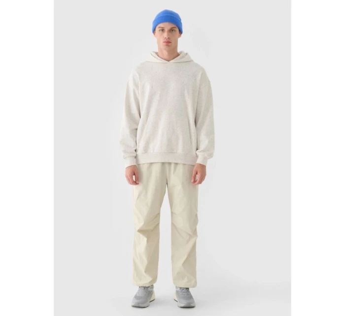 Pánská mikina s kapucí 4F 4FWAW24TSWSM1310-11S s pánskými prvky Pánská mikina s kapucí 4F 4FWAW24TSWSM1310-11S s pánskými prvky