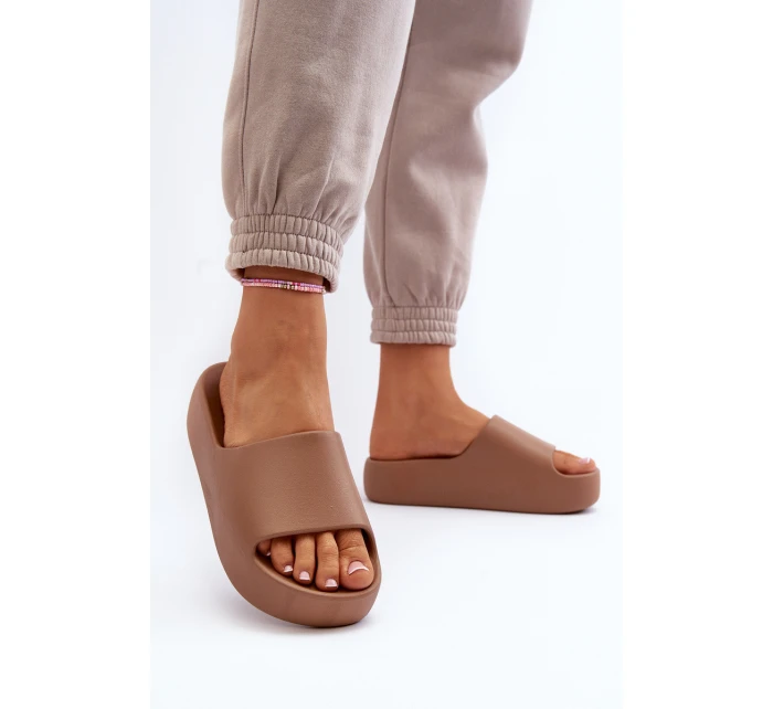 Dámské žabky na tlusté podrážce hnědé model 21649924 - Boto Dámské žabky na tlusté podrážce hnědé model 21649924 - Boto