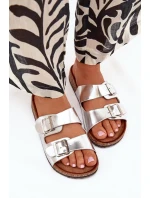 Dámské Pantofle Na Korkové Platformě S Přezkami Stříbrné model 21704298 - EVENTO Dámské Pantofle Na Korkové Platformě S Přezkami Stříbrné model 21704298 - EVENTO