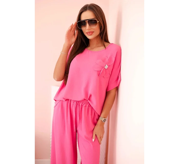 Dámský komplet z viskózy s ozdobným květem a širokými kalhotami - růžový Dámský komplet z viskózy s ozdobným květem a širokými kalhotami - růžový