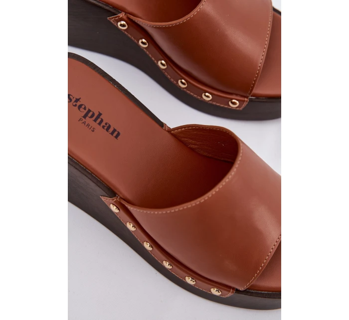 Dámské nazouváky na platformě se zlatými přezkami camel Arionne Dámské nazouváky na platformě se zlatými přezkami camel Arionne