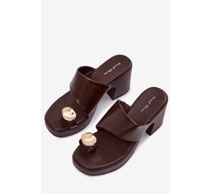 Dámské Pantofle na Podpatku se Zlatým Detalem Čokoládové model 22037693 - Boto