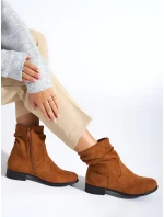 Originální dámské hnědé kotníčkové boty na plochém podpatku Originální dámské hnědé kotníčkové boty na plochém podpatku