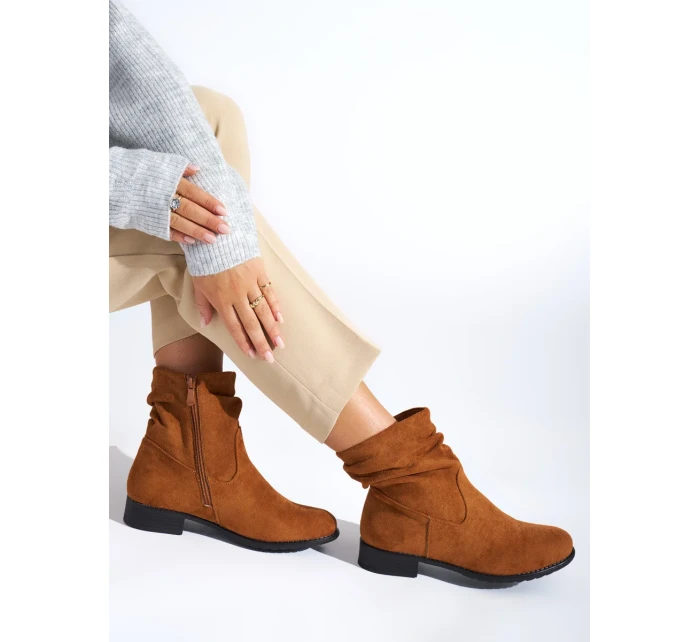 Originální dámské hnědé kotníčkové boty na plochém podpatku Originální dámské hnědé kotníčkové boty na plochém podpatku
