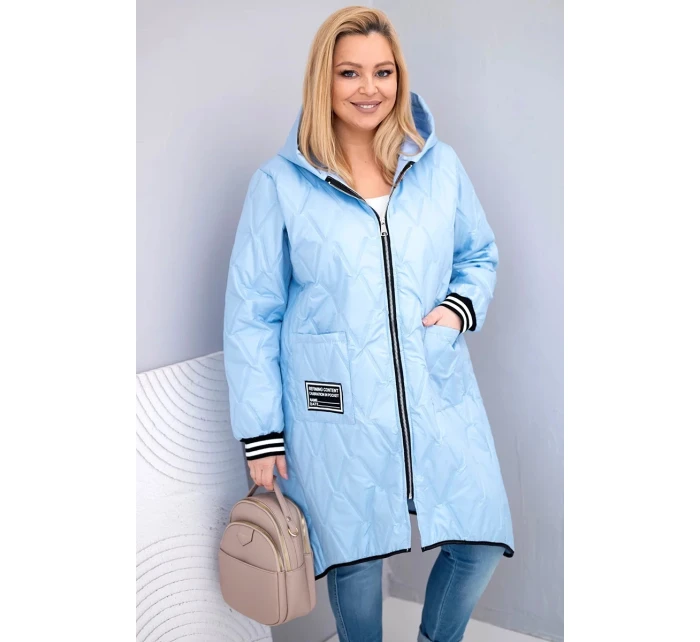 Dámská bunda Plus Size prošívaná s kapucí a model 21911638 manžetami modrá - K-Fashion