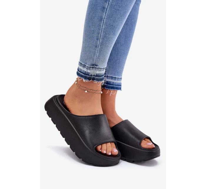 Pěnové dámské sandály na platformě černé model 21697861 - EVENTO Pěnové dámské sandály na platformě černé model 21697861 - EVENTO