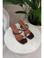 Dámské lodičky na s ozdobným detailem Čokoládové model 21943388 - Boto