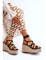 Kožené sandály na klínu Černé model 21614671 - Boto Kožené sandály na klínu Černé model 21614671 - Boto