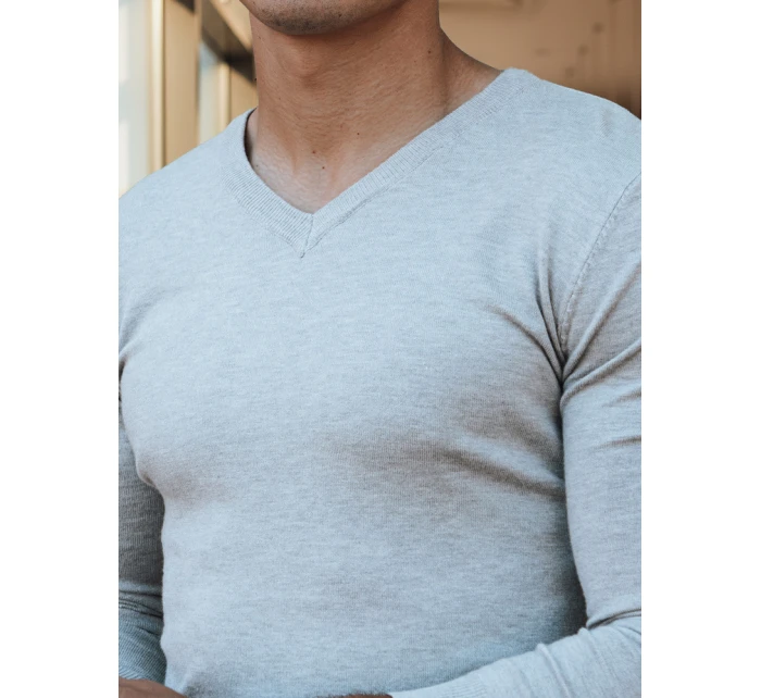 Pánský světle šedý svetr s výstřihem Dstreet model 21979980 - FashionStreet Pánský světle šedý svetr s výstřihem Dstreet model 21979980 - FashionStreet