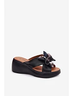 Kožené platformové pantofle s ozdobnou květinou Vinceza 41511 Černé