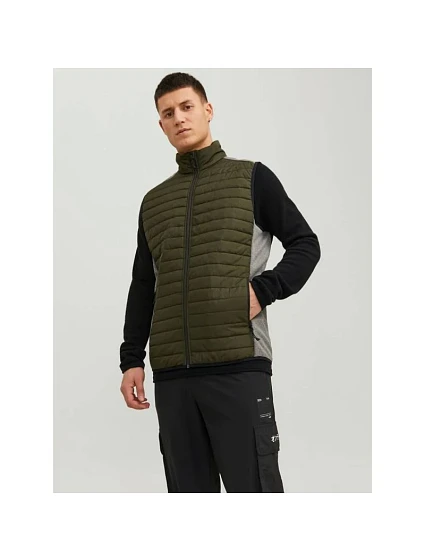 Vesta s límcem a nohavicemi M model 18984732 - Jack & Jones Vesta s límcem a nohavicemi M model 18984732 - Jack & Jones