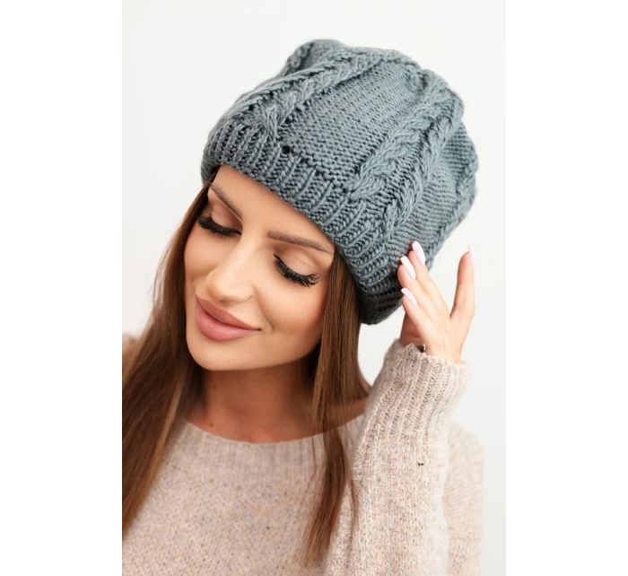 Dámská zimní čepice z vlny s copánkovým vzorem model 21750372 tmavě šedá - K-Fashion Dámská zimní čepice z vlny s copánkovým vzorem model 21750372 tmavě šedá - K-Fashion