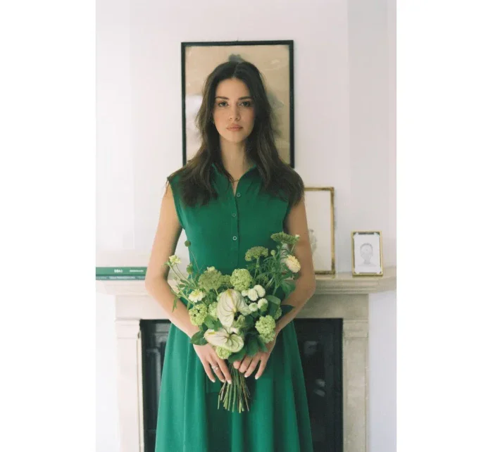 Bavlněné šaty ve střihu zelené model 18407255 - BeWear Bavlněné šaty ve střihu zelené model 18407255 - BeWear