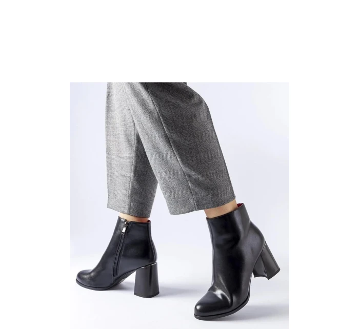 Boty na podpatku model 205849 Solea Boty na podpatku model 205849 Solea