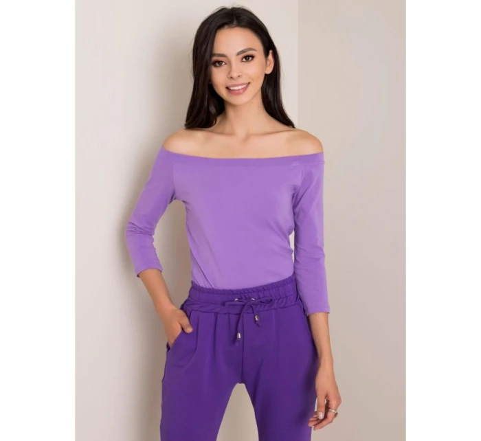 Halenka s odhalenými rameny fialová (RV-BZ-4692.11) Halenka s odhalenými rameny fialová (RV-BZ-4692.11)