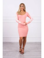 Roztrhané meruňkové šaty