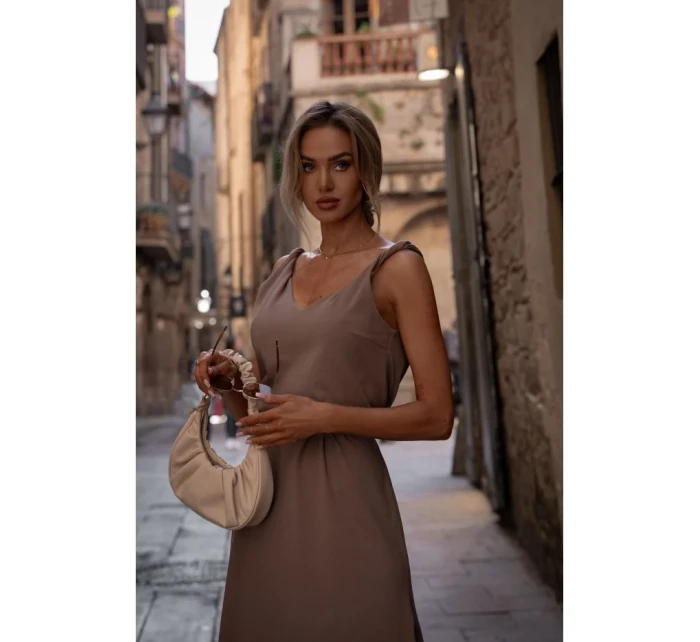 M791 Maxi šaty s hlubokým výstřihem do V - kakao