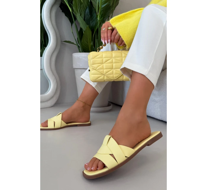 Dámské ploché pantofle s pásky žluté model 21937369 - Boto