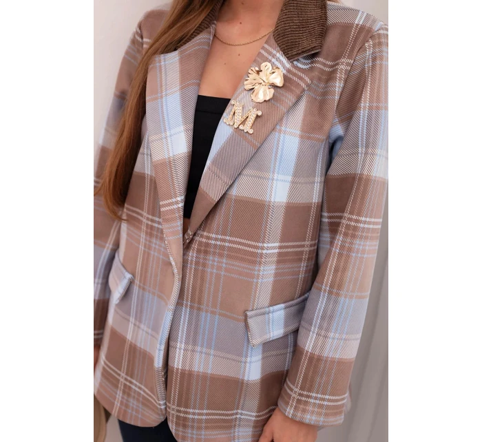 Dámská kostkovaná sako se model 21798609 broží a dlouhým rukávem modrá - K-Fashion
