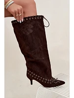 Kozačky Kitten Heel semišové s ozdobným šněrováním čokoládové Juletta Kozačky Kitten Heel semišové s ozdobným šněrováním čokoládové Juletta