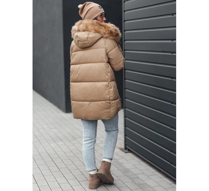 Dámská zimní bunda prošívaná s kapucí béžová model 21981009 - Dstreet Dámská zimní bunda prošívaná s kapucí béžová model 21981009 - Dstreet