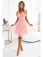 Elegantní dámské šaty ve špinavě růžové barvě s výstřihem a model 20137700 - numoco basic