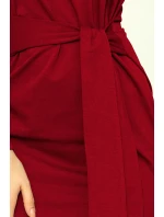 Dámské šaty v bordó barvě se širokým páskem k zavazování model 6703279