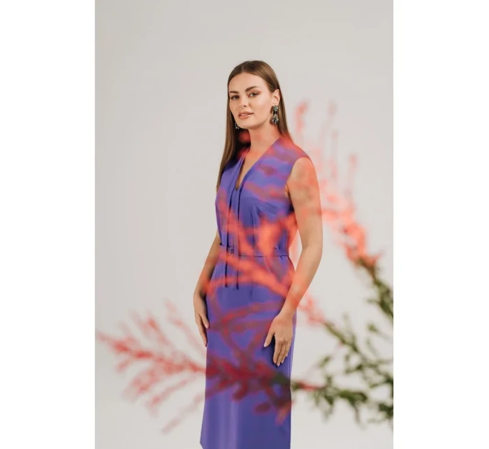 model 21154788 Šaty áčkového střihu s vázáním a výstřihem do V fialové - STYLOVE model 21154788 Šaty áčkového střihu s vázáním a výstřihem do V fialové - STYLOVE