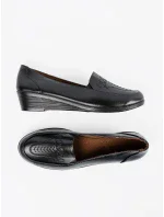 Výborné černé dámské  polobotky na klínku