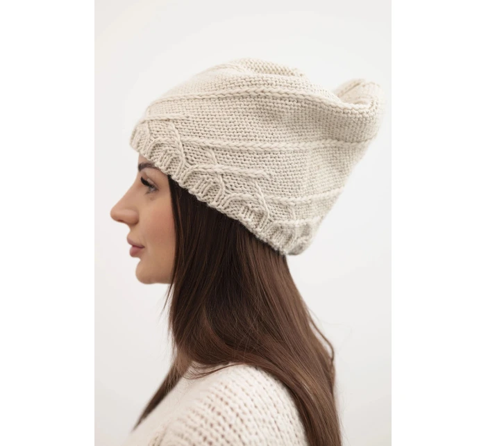Dámská zimní čepice s ozdobným pletením a střihem béžová model 21878057 - K-Fashion