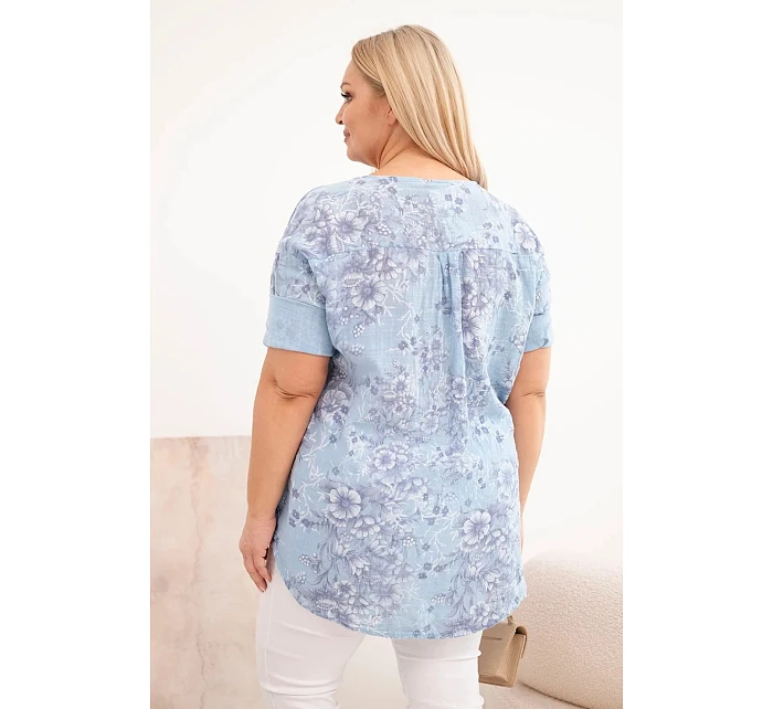 Dámská bavlněná halenka plus size s krátkým rukávem a ozdobným knoflíkem modrá