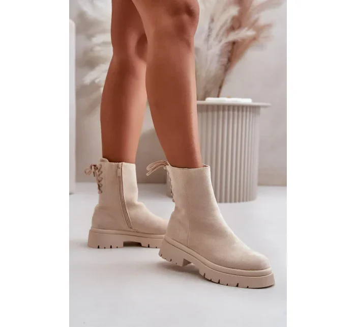 Semišové kotníkové boty na plochém podpatku šněrovací béžové model 20712785 - Kesi Semišové kotníkové boty na plochém podpatku šněrovací béžové model 20712785 - Kesi