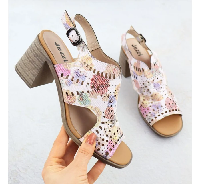 Dámské květinové ažurové sandály na podpatku Jezzi 24125