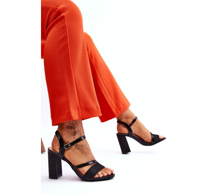 Lesklé sandály na vysokém podpatku černé model 21612439 - VINCEZA