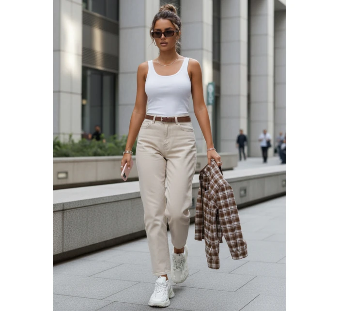 Jeansy damskie z wysokim stanem mom fit z paskiem beżowe FashionStreet UY2918