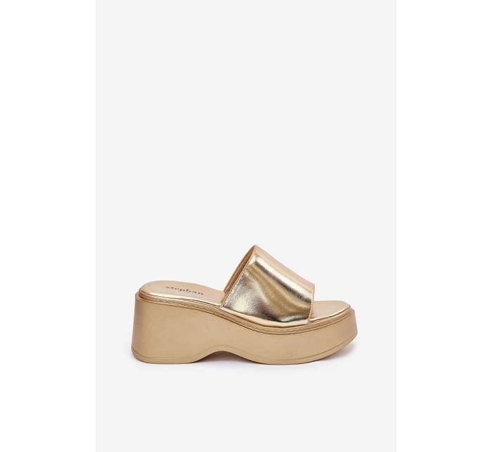 Dámské sandály na platformě zlaté model 22107212 - Boto