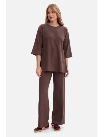 model 21379872 Žebrovaný pletený top hnědý - BeWear model 21379872 Žebrovaný pletený top hnědý - BeWear
