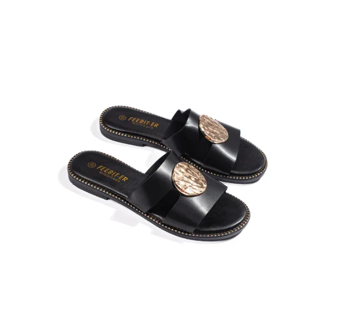 Trendy černé dámské nazouváky na plochém podpatku Trendy černé dámské nazouváky na plochém podpatku