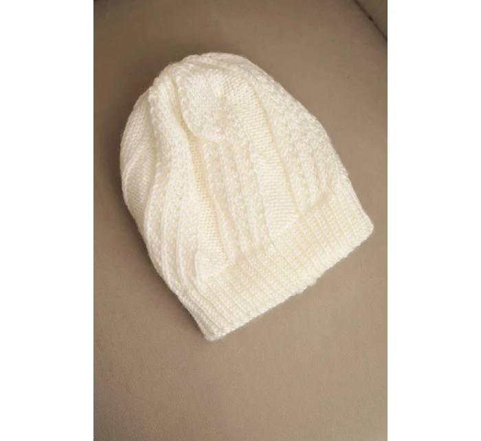 Dámská zimní čepice s vlnou ecru Dámská zimní čepice s vlnou ecru