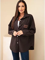 Dámská košile oversize z model 22347716 z kapsami a dlouhým rukávem bavlněná hnědá - K-Fashion Dámská košile oversize z model 22347716 z kapsami a dlouhým rukávem bavlněná hnědá - K-Fashion
