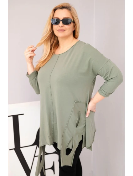 Dámská bavlněná blůza Plus Size s asymetrickým spodním lemem a výřezy khaki Dámská bavlněná blůza Plus Size s asymetrickým spodním lemem a výřezy khaki