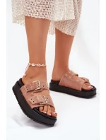 Dámské Pantofle Se Zlatými Přezkami Na Platformě Béžové model 21699298 - Boto Dámské Pantofle Se Zlatými Přezkami Na Platformě Béžové model 21699298 - Boto