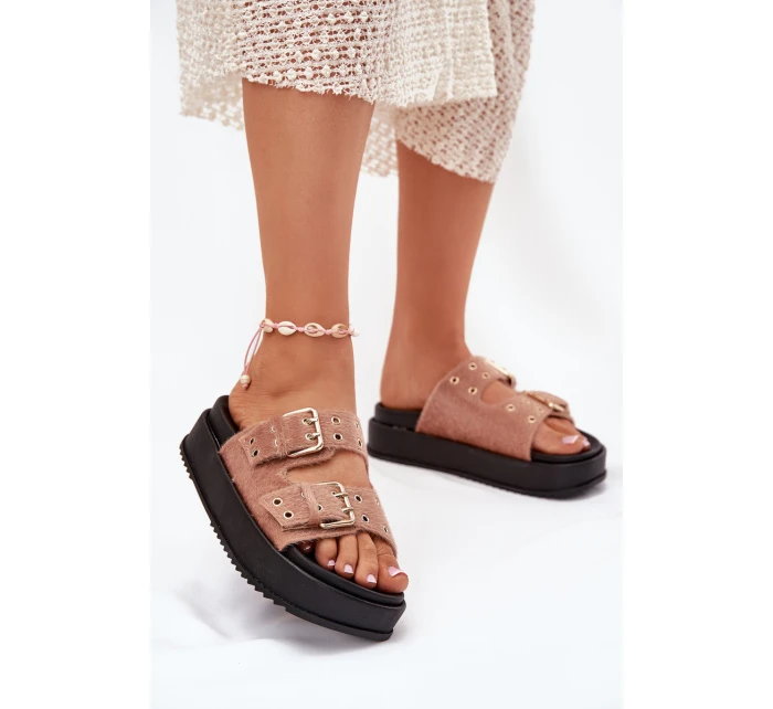 Dámské Pantofle Se Zlatými Přezkami Na Platformě Béžové model 21699298 - Boto Dámské Pantofle Se Zlatými Přezkami Na Platformě Béžové model 21699298 - Boto