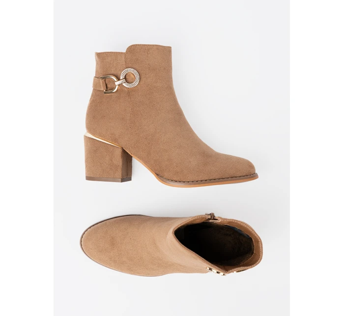 Moderní dámské kotníčkové boty model 21298259 na širokém podpatku Moderní dámské kotníčkové boty model 21298259 na širokém podpatku