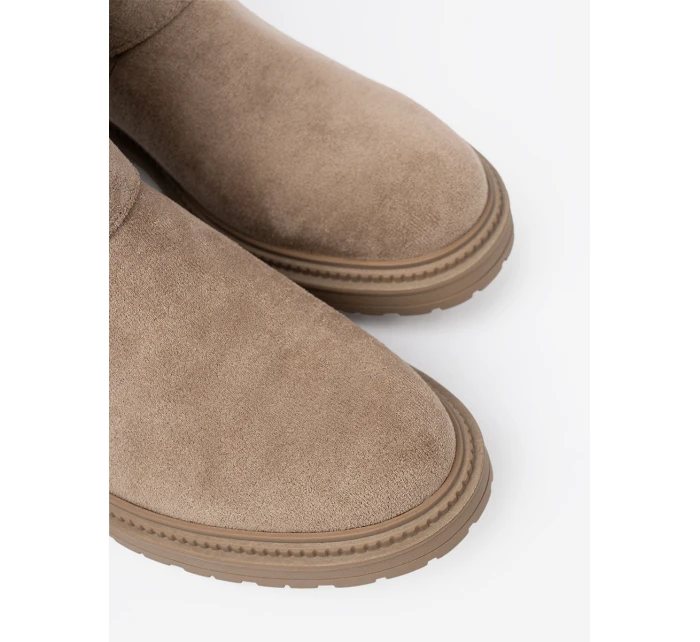 Designové hnědé kotníčkové boty dámské na plochém podpatku Designové hnědé kotníčkové boty dámské na plochém podpatku