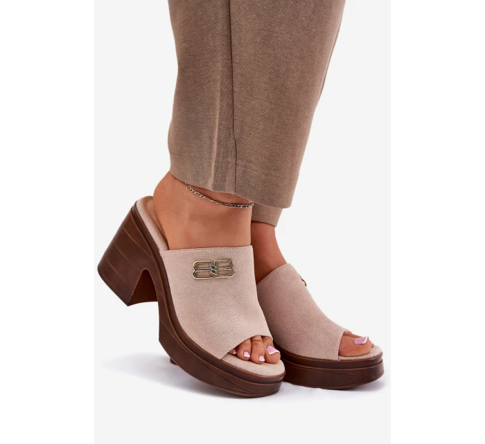 Dámské sandály na masivním podpatku se zlatým detailem Vinceza 17400 béžové