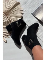 Zateplené dámské boty na podpatku se zlatými prvky černé model 21708256 - Boto Zateplené dámské boty na podpatku se zlatými prvky černé model 21708256 - Boto