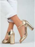 Trendy zlaté dámské sandály na širokém podpatku Trendy zlaté dámské sandály na širokém podpatku