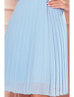 ISABELLE - Světle modré dámské plisované šaty s výstřihem a dlouhými rukávy 313-10